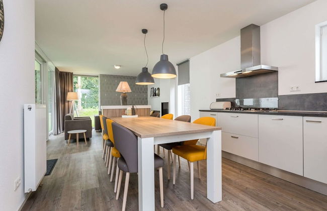 Stylish Villa With Fireplace in Limburg - Foto 7