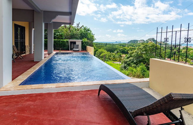 2-Bedroom Condo with Ocean View and Pool - Foto 15