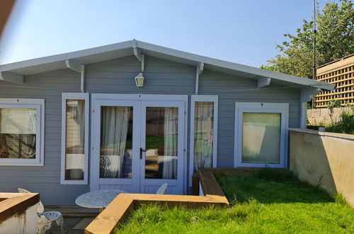 Foto 8 - Remarkable 1-bed Cabin in Hythe