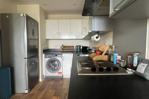 Photo 4 - Modern 1BD Flat - 5 min Walk to Battersea Park