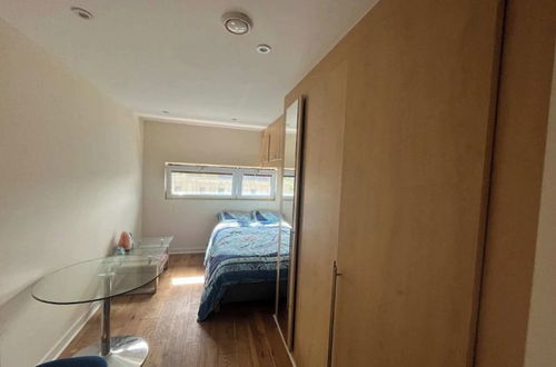 Photo 3 - Modern 1BD Flat - 5 min Walk to Battersea Park