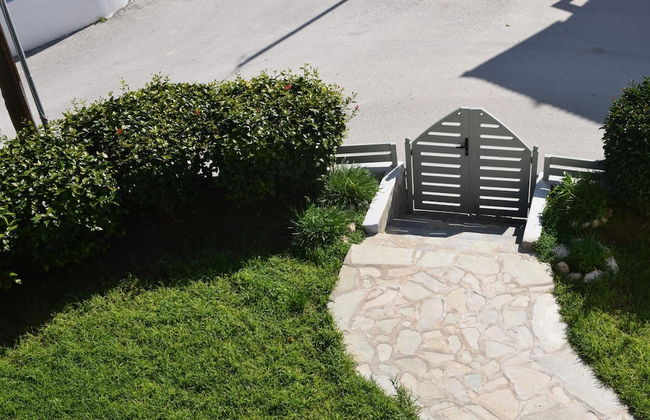 Lefteris Insta-worthy Studio With Garden View - Photo 13
