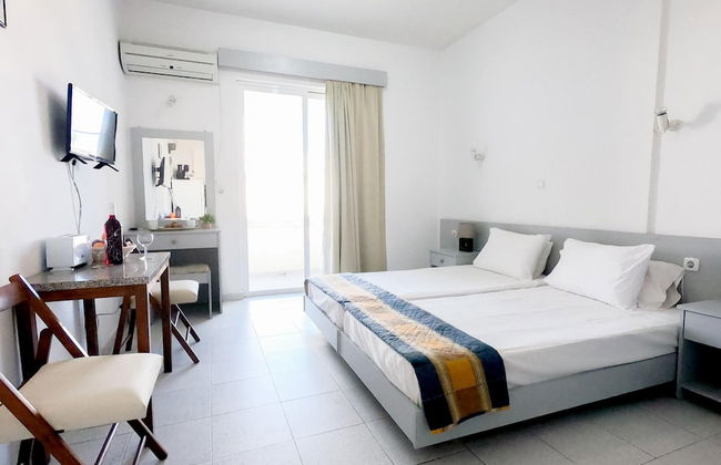 Lefteris Insta-worthy Studio With Balcony - Photo 4