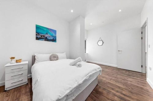 Photo 3 - Captivating 1-bed Apartment 15 min to Londonbridge