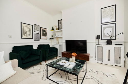 Photo 11 - The London Maisonette - Alluring 3bdr Flat With Garden