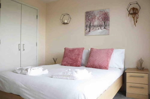 Photo 3 - Comfy Duplex 2-bed Apartment in Milton Keynes