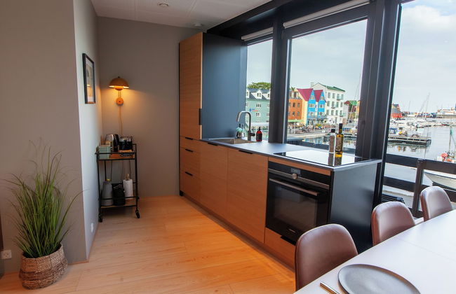 Stunning Marina View - Brand New - City Center - Photo 23