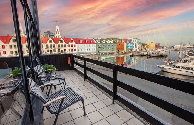 Stunning Marina View - Brand New - City Center - Photo 1