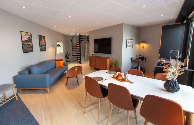 Stunning Marina View - Brand New - City Center - Photo 25