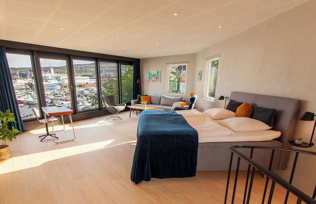 Stunning Marina View - Brand New - City Center - Photo 3