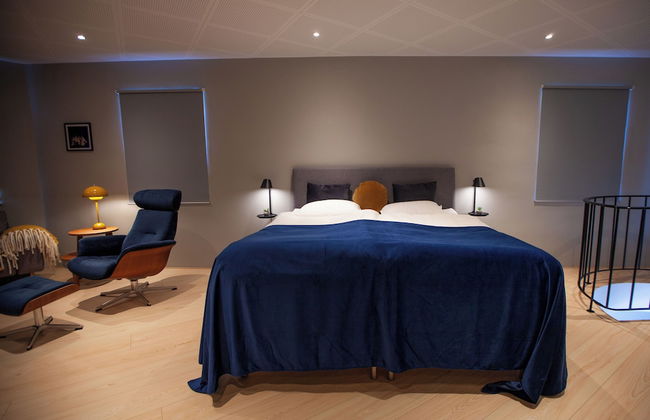 Stunning Marina View - Brand New - City Center - Photo 2