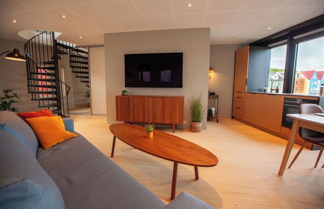 Stunning Marina View - Brand New - City Center - Photo 28