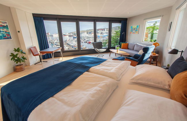 Stunning Marina View - Brand New - City Center - Photo 8