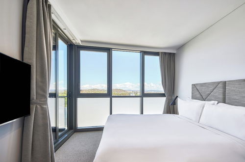 Photo 26 - Meriton Suites Canberra