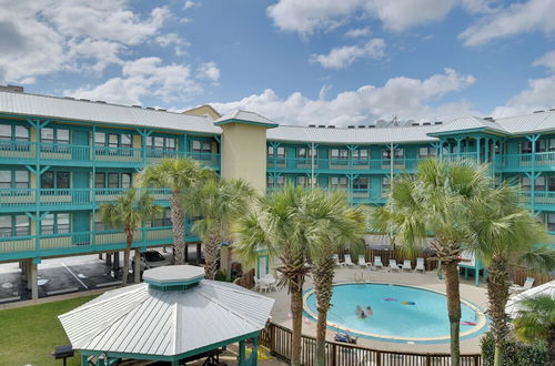 Foto 30 - Vibrant Gulf Shores Getaway w/ Pool & Beach Access