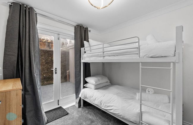 The Barracks by Pureserviced - Photo 4