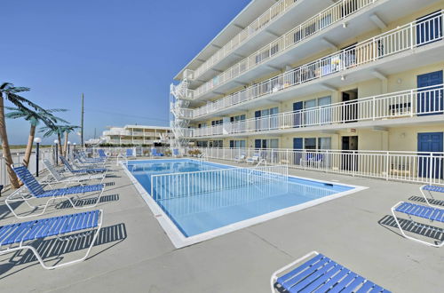 Foto 18 - Beachfront Condo w/ Pool ~ 2 Mi to Boardwalk