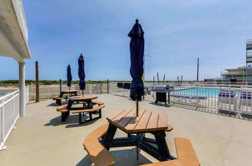 Foto 5 - Beachfront Condo w/ Pool ~ 2 Mi to Boardwalk