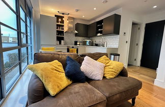 Photo 1 - Modern & Stylish 1 Bedroom Flat