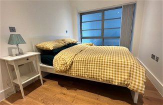 Photo 2 - Modern & Stylish 1 Bedroom Flat