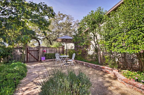 Photo 9 - Romantic Casita w/ Garden + Deck 2 Miles to Plaza