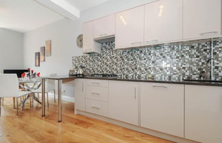 Foto 1 - Charming 5 Star 3 Bed London Flat, Garden, Parking