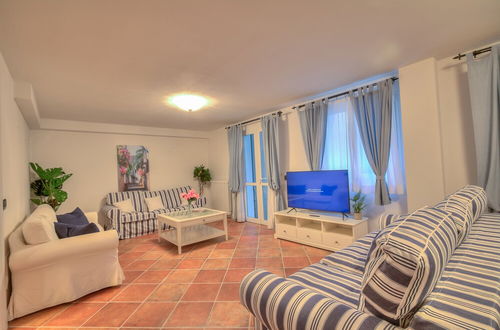 Photo 11 - Borgo Belvedere Apartment With Lake View