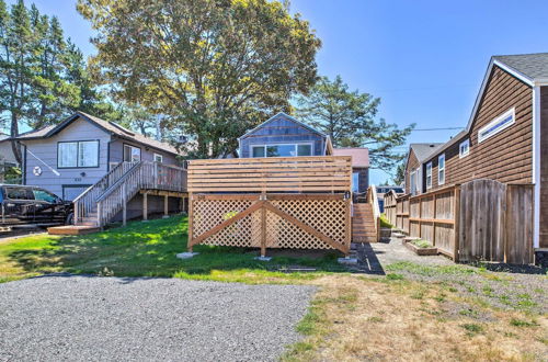 Photo 12 - Quaint 'sur La Mer' Cottage w/ Deck, Fire Pit