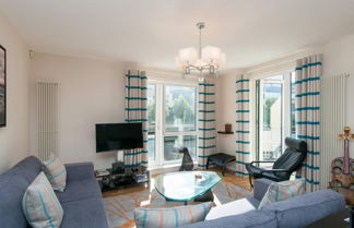 Photo 3 - 379 Luxury 3 Bedroom City Centre Apartment With Private Parking and Lovely Views Over Arthur s Seat