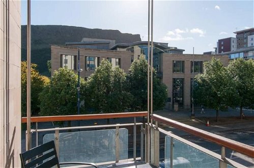 Photo 24 - 379 Luxury 3 Bedroom City Centre Apartment With Private Parking and Lovely Views Over Arthur s Seat