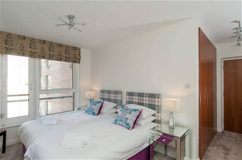 Photo 16 - 379 Luxury 3 Bedroom City Centre Apartment With Private Parking and Lovely Views Over Arthur s Seat