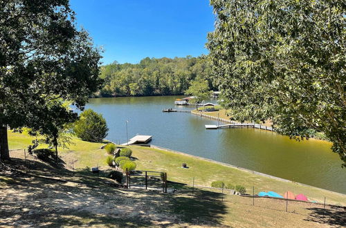 Foto 12 - Pet-friendly Lakefront Retreat w/ Deck & Dock