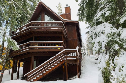 Photo 13 - Modern Tahoe Donner Retreat With Deck & Grill