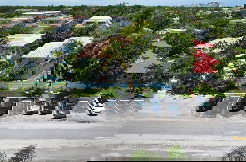 Photo 48 - The Leeward Apartments By Lowkl