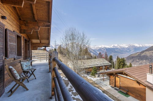 Photo 9 - Chalet Capricorne -impeccable Ski in out Chalet With Sauna and Views