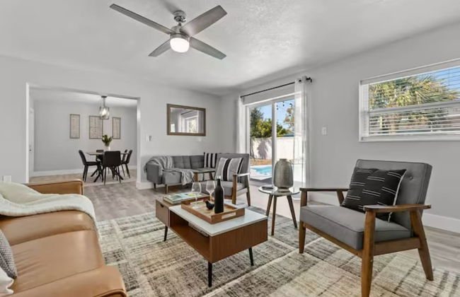 NEW Mid Century Modern Largo Retreat - Foto 12