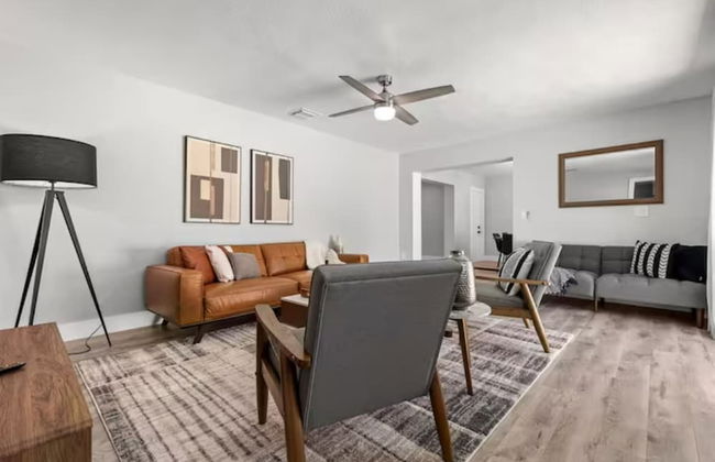 NEW Mid Century Modern Largo Retreat - Foto 13
