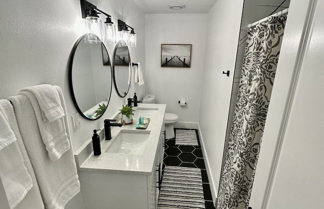 NEW Mid Century Modern Largo Retreat - Foto 16