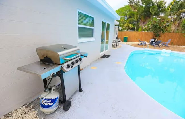 NEW Mid Century Modern Largo Retreat - Foto 21