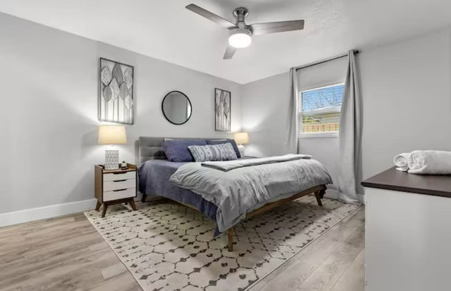 NEW Mid Century Modern Largo Retreat - Foto 2