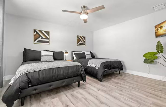 NEW Mid Century Modern Largo Retreat - Foto 5