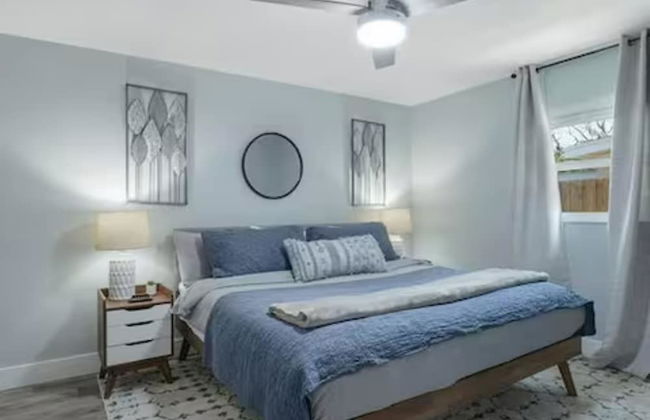 NEW Mid Century Modern Largo Retreat - Foto 3