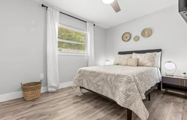NEW Mid Century Modern Largo Retreat - Foto 6