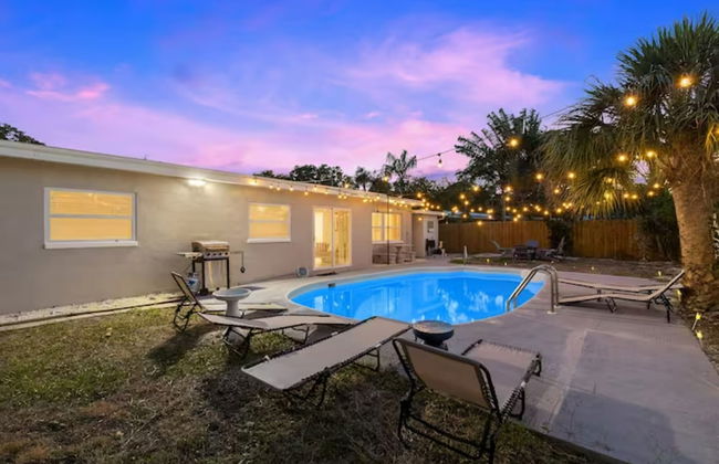 NEW Mid Century Modern Largo Retreat - Foto 14