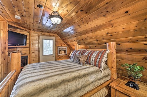 Foto 18 - Alpine Adventures: Cozy Log Cabin w/ Deck & Views