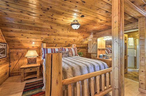 Foto 14 - Alpine Adventures: Cozy Log Cabin w/ Deck & Views