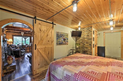 Foto 11 - Alpine Adventures: Cozy Log Cabin w/ Deck & Views