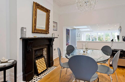 Photo 11 - Long Stay Discounts - Spacious 4bed Battersea