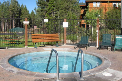 Photo 27 - Expansive Tahoe Donner House With Hot Tub