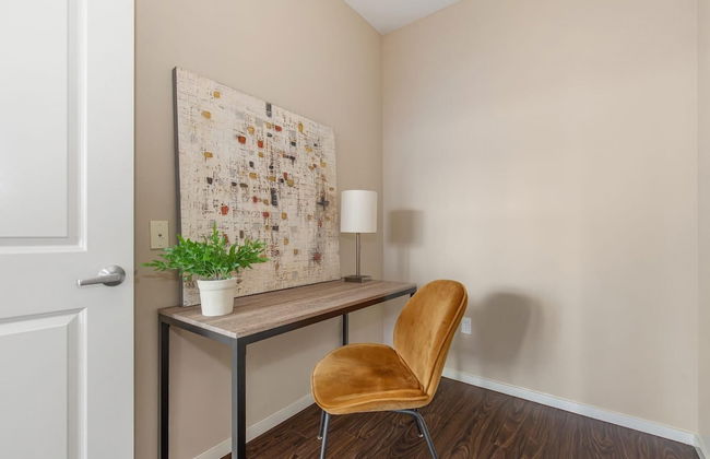 Bellevue Sophisticated 2BD 2BA Apartment - Photo 12